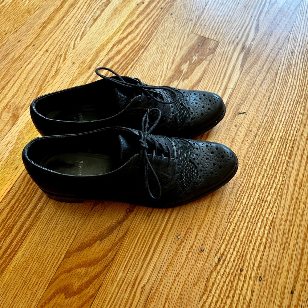 Stuart W. Wingtip oxfords